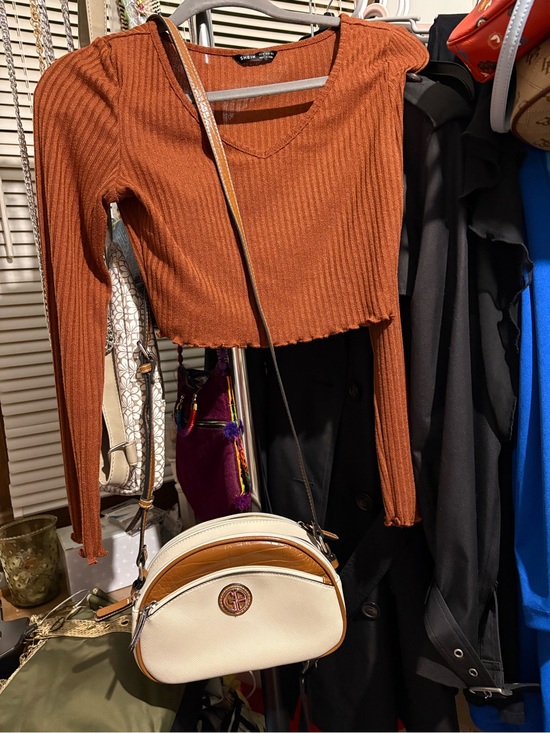 Giani Bernini Handbags - Gianni Bernini Stylish Crossbody Cream & Light Brown w/ Embossing Camera Bag